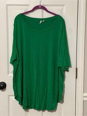 Cato 26/28W Emerald Green Tunic Top Plus Size Short Sleeve Soft Stretch